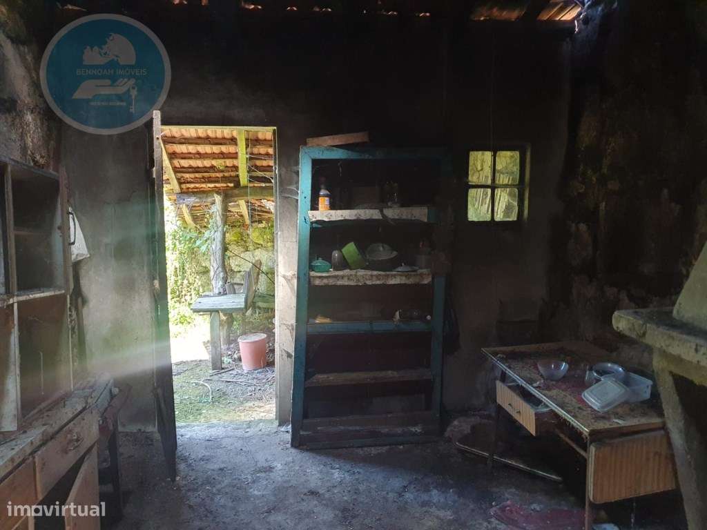 Quinta à venda para restauro em Arroteia freguesia de Rossas-24