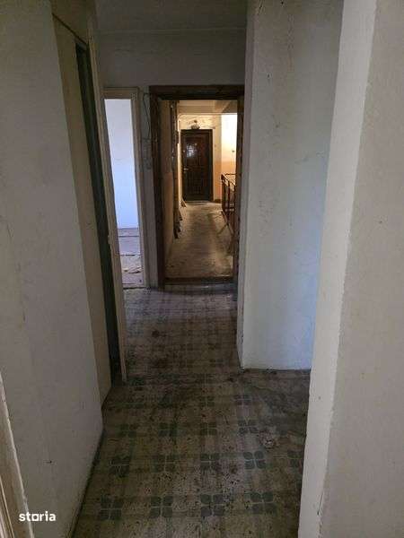 Vand Apartament cu 2 Camere Decomandat la Et 2 Zona Centrala Peco Mol-2