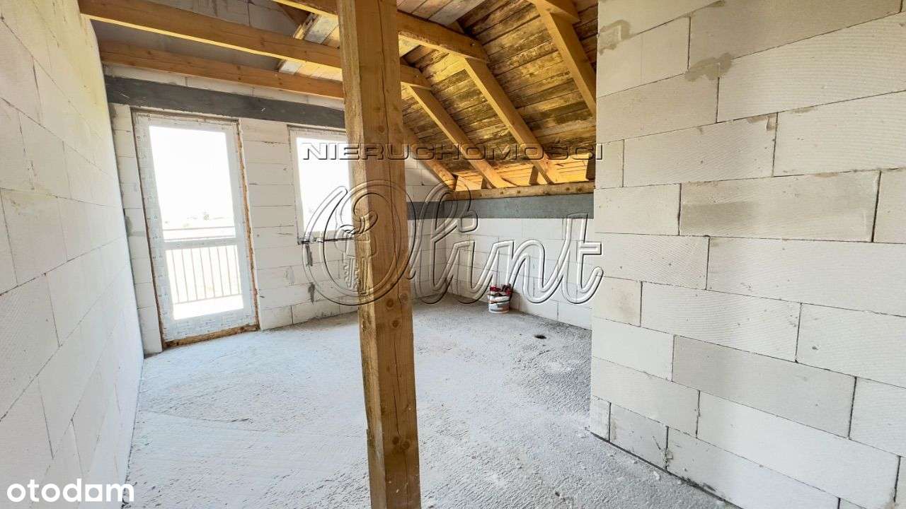 Dom z basenem na sprzedaż-16