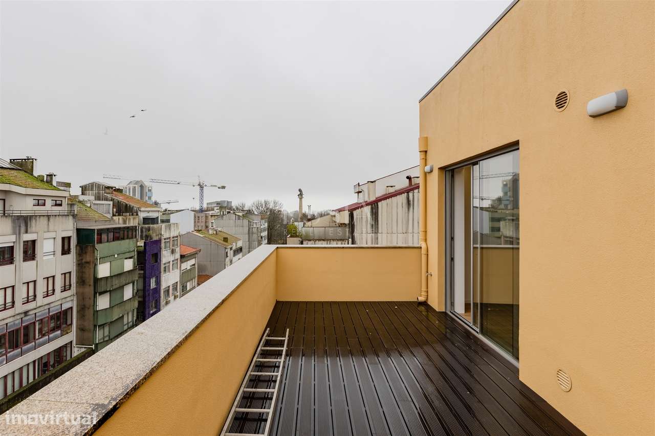 Apartamento T2 No Ultimo Piso Com Terraco Na Boavista Porto