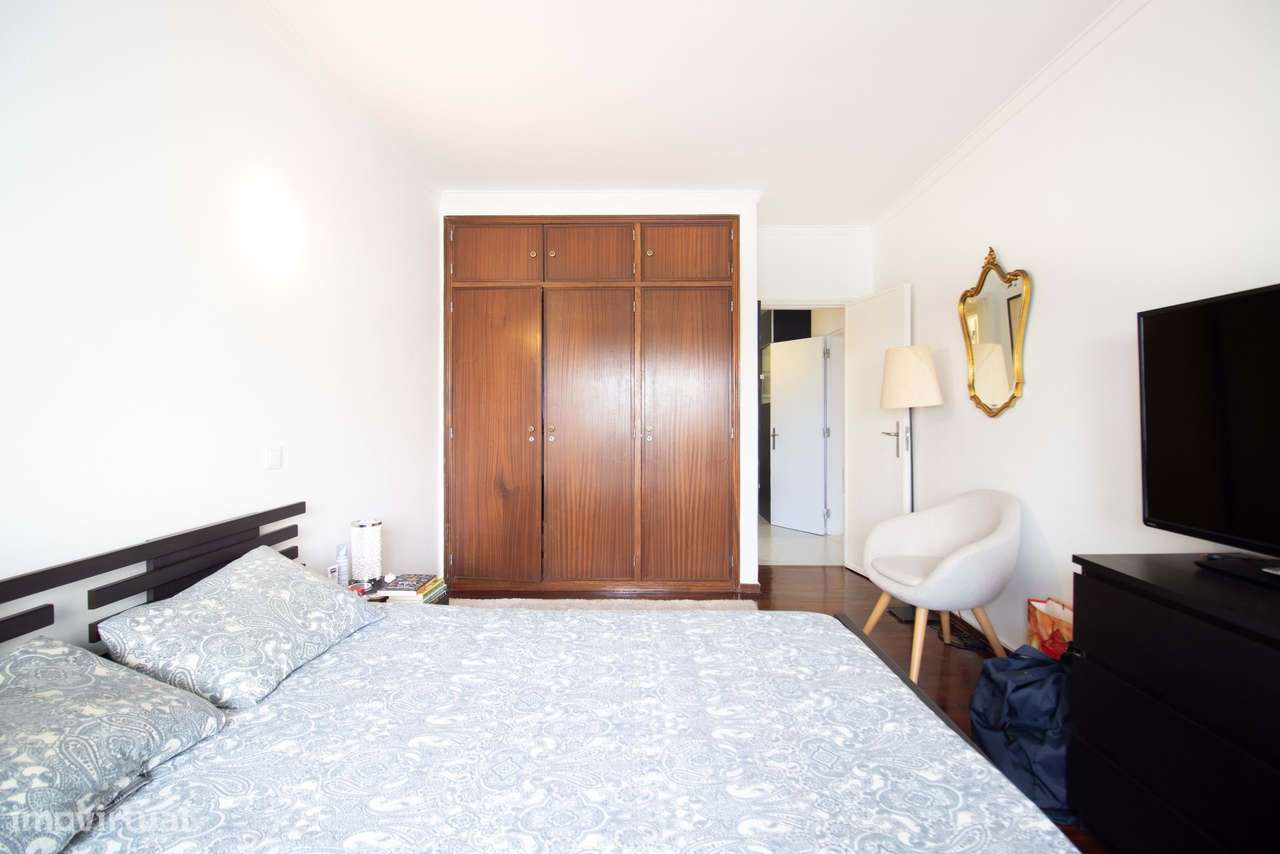 T1+1 luminoso e elegante em localização estratégica em Carcavelos-9