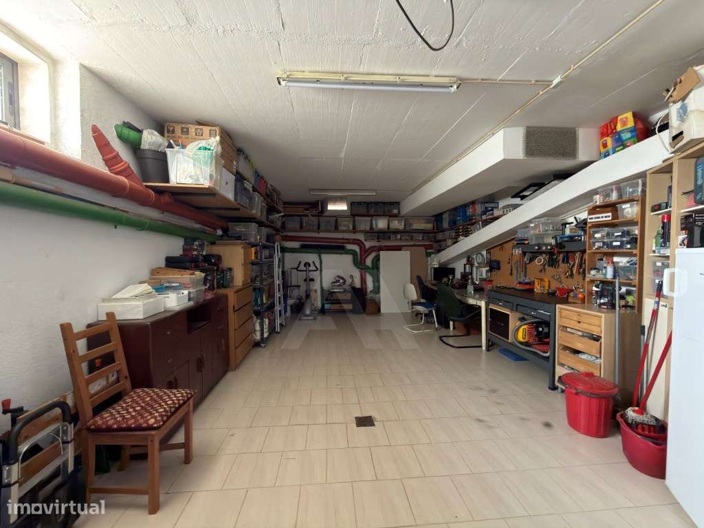 Apartamento T4 com Garagem box, na Amadora-23