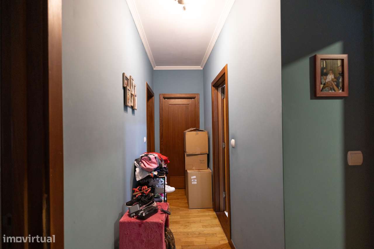 Magnífico T2, com 2 lugares de garagem, junto ao Mira Maia Shopping-9