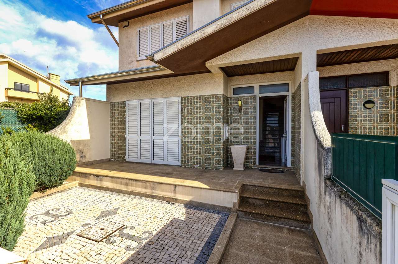 Moradia T3 junto á Praia do Sr.da Pedra com garagem e suíte em VN.G... - Grande imagem: 3/44