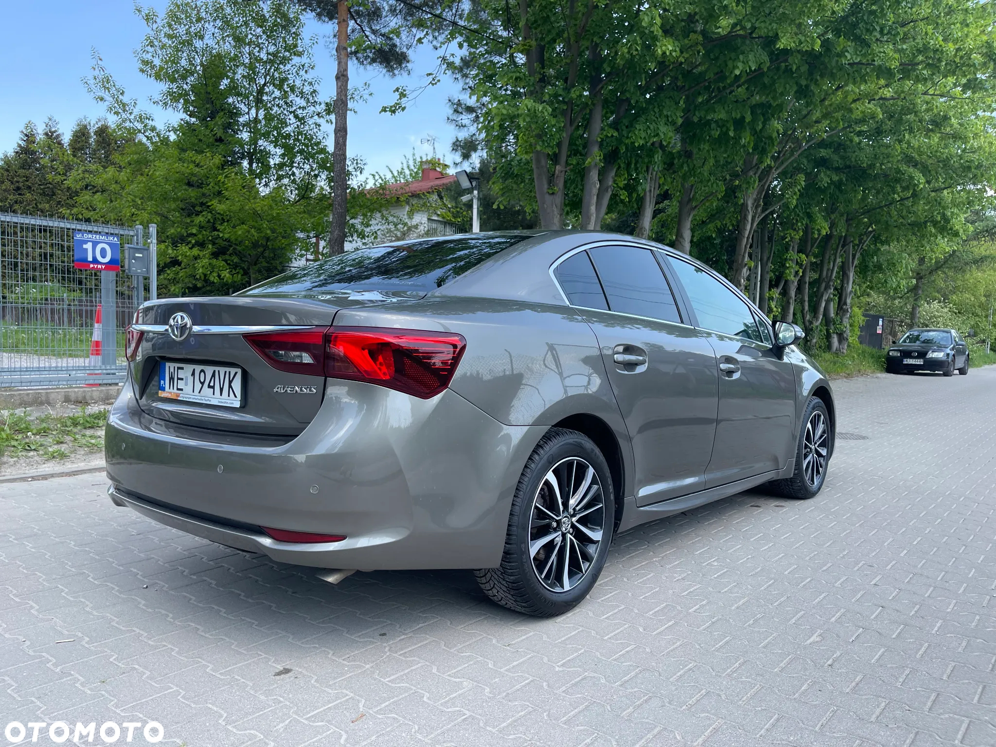 Toyota Avensis 2.0 D-4D Premium - 9