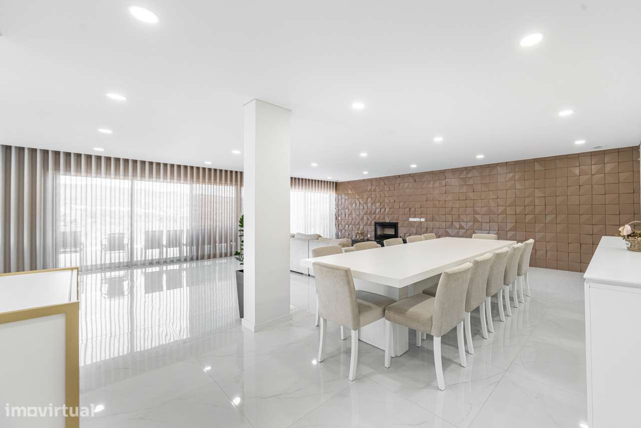 Moradia T4 semi-nova c/ 4 suites-6