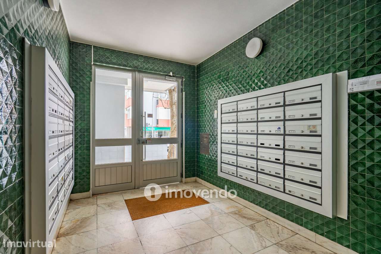 Apartamento T1 para renovação, junto da Praia de Paço de Arcos-25