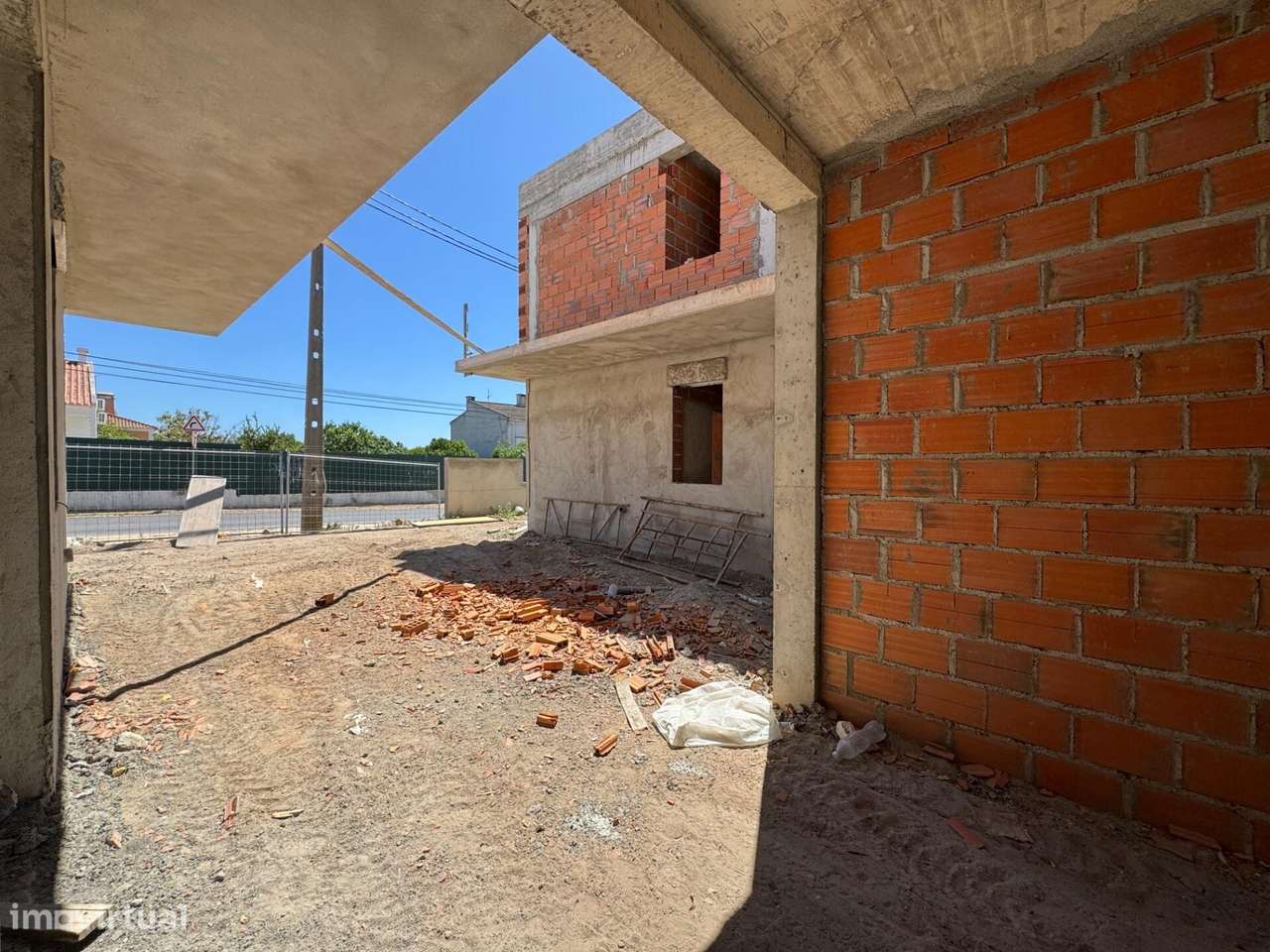 Nova Moradia T4 com Piscina na Vila de Azeitão-10