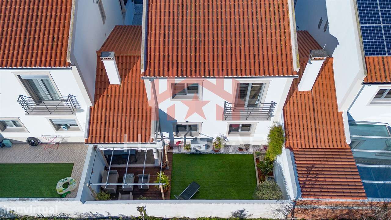 Moradia T4 / Jardim e Garagem / Cela-14