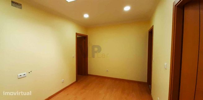Moradia T3 c/ Anexo e Terraço, toda reabilitada - Campanhã (Dragão)-4