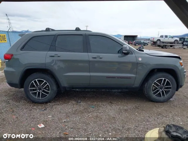 Jeep Grand Cherokee - 9