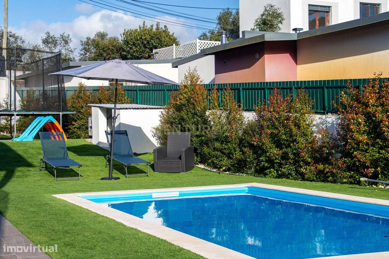 Vivendo o Sonho: Luxuosa Moradia T5 em Albarraque com Espaço de Lazer-7