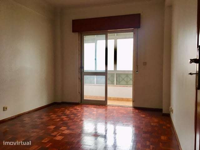 T2 em bom estado geral no Carregado - Grande imagem: 3/7