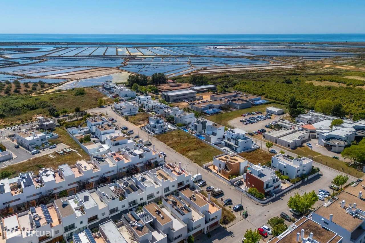 Lote de terreno em Tavira com uma moradia em banda em fase final de co - Grande imagem: 4/60