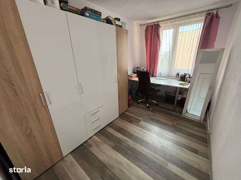 Vand apartament cu 3 camere ultracentral Ineu - Imagine principală: 5/8