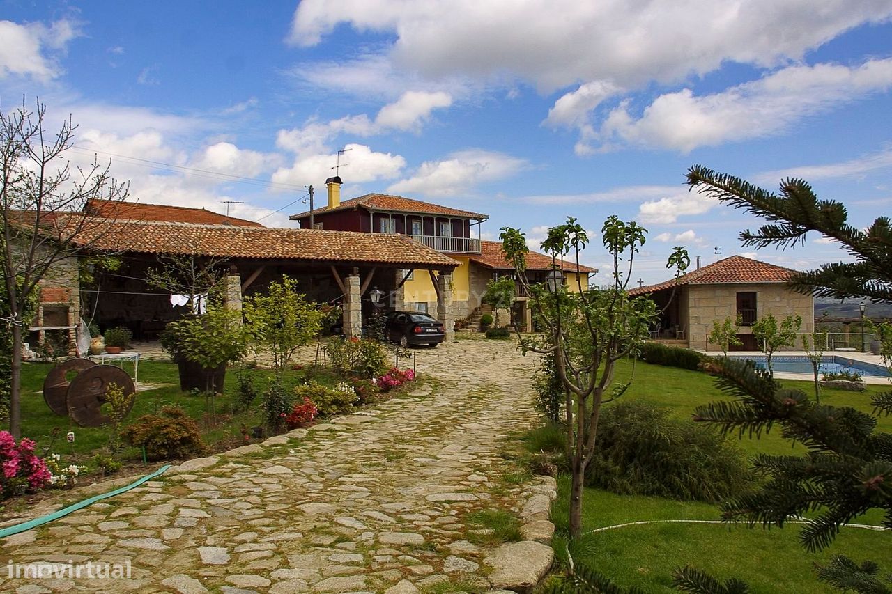 Quinta com casa rural e turismo de habitação. (Casa da Eira)