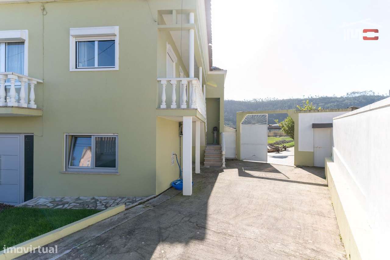 MORADIA RES DO CHÃO E PRIMEIRO ANDAR COM SEIS QUARTOS MAIS T0 COMO ... - Grande imagem: 4/40