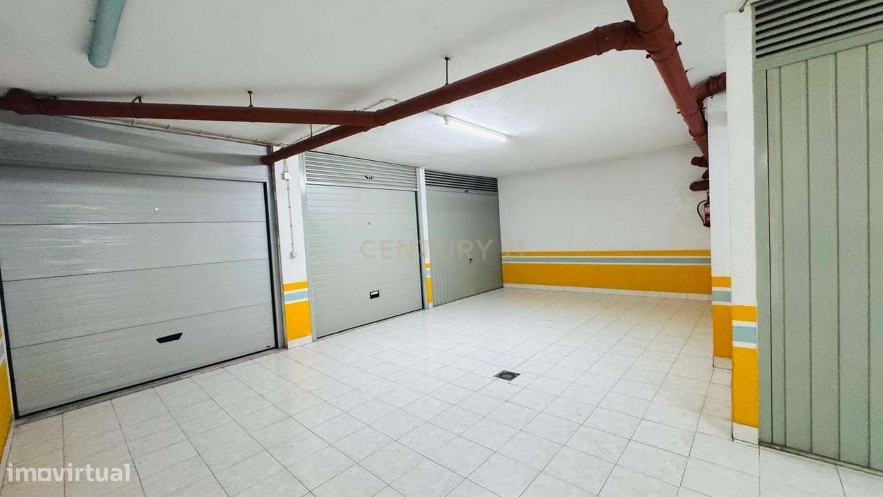 T3 em Famões com Box óptima localização. - Grande imagem: 4/37