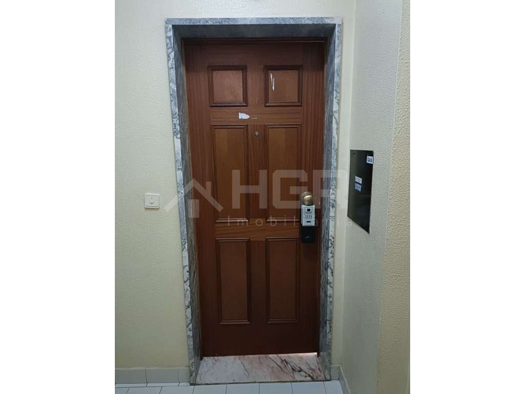 T2 | RENOVADO | BOAS ÁREAS | BOA LOCALIZAÇÃO | PAIO PIRES - Grande imagem: 4/30