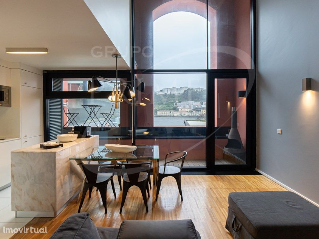 T2 Loft Duplex mobilado na marginal do Douro