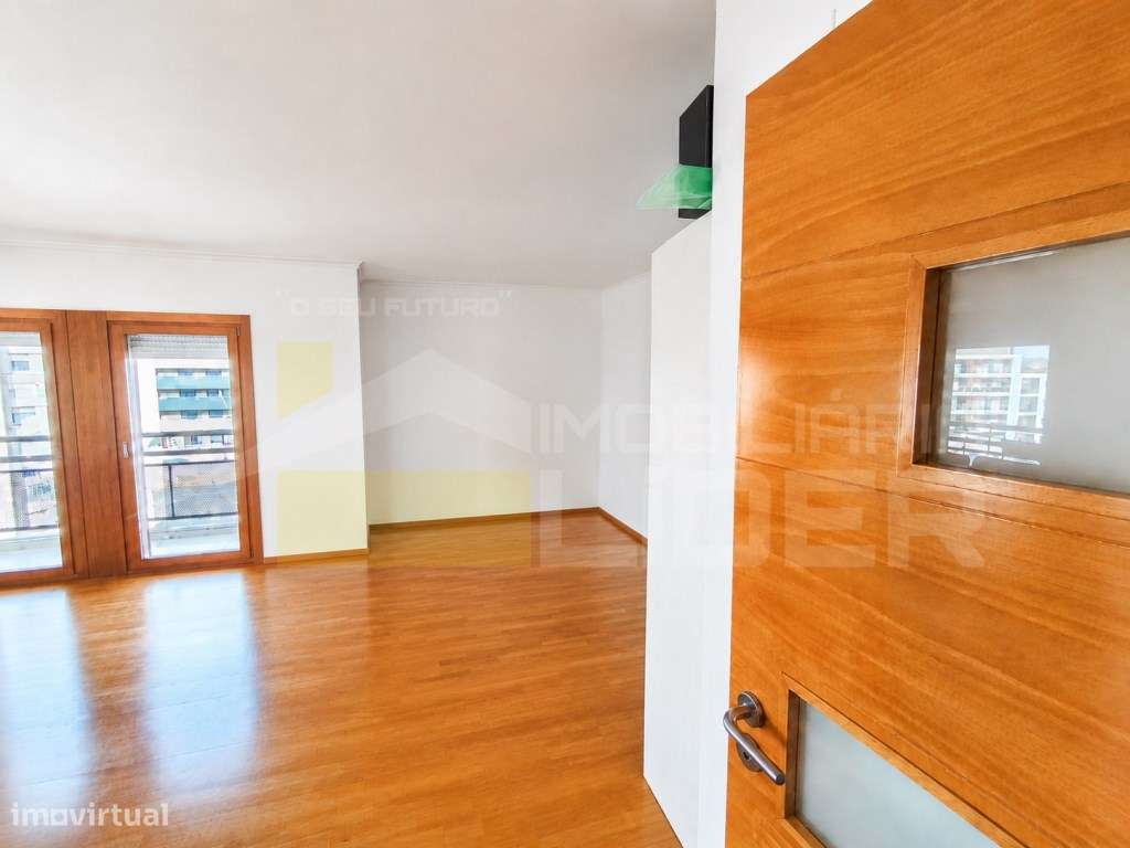 Apartamento T3 com Suíte, em Camarate, Lisboa.-3