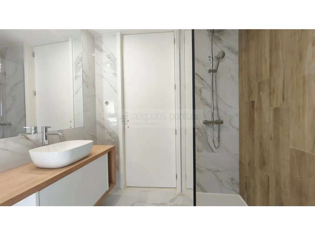 Moradia Geminada T4, com 2 suites-11
