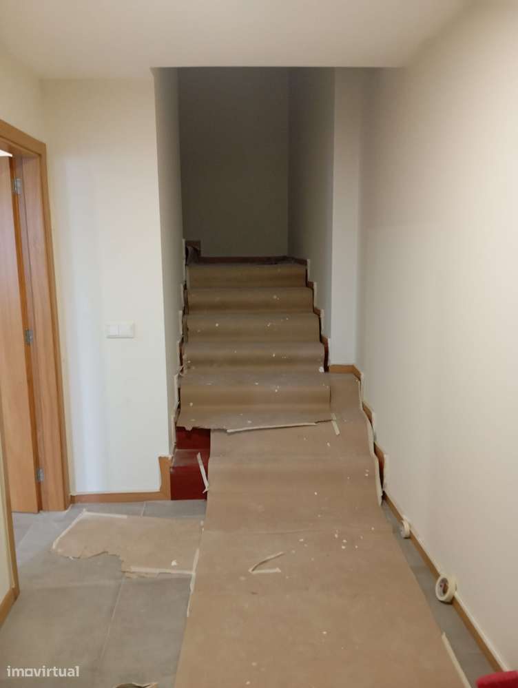 Moradia T3 totalmente remodelada em Pinheira da Bemposta-11
