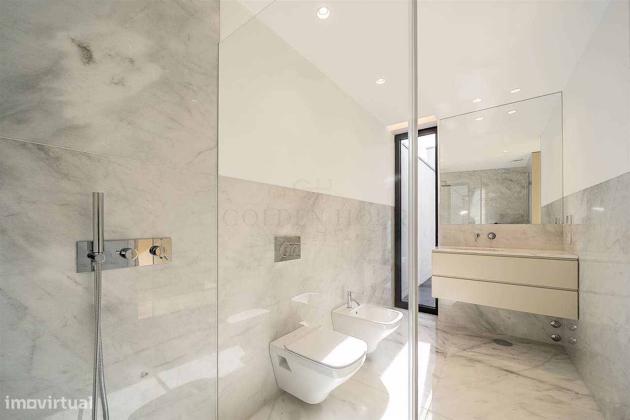 Moradia T4 de Luxo em Canidelo com Vista Mar | Golden Hour Real Estate-35
