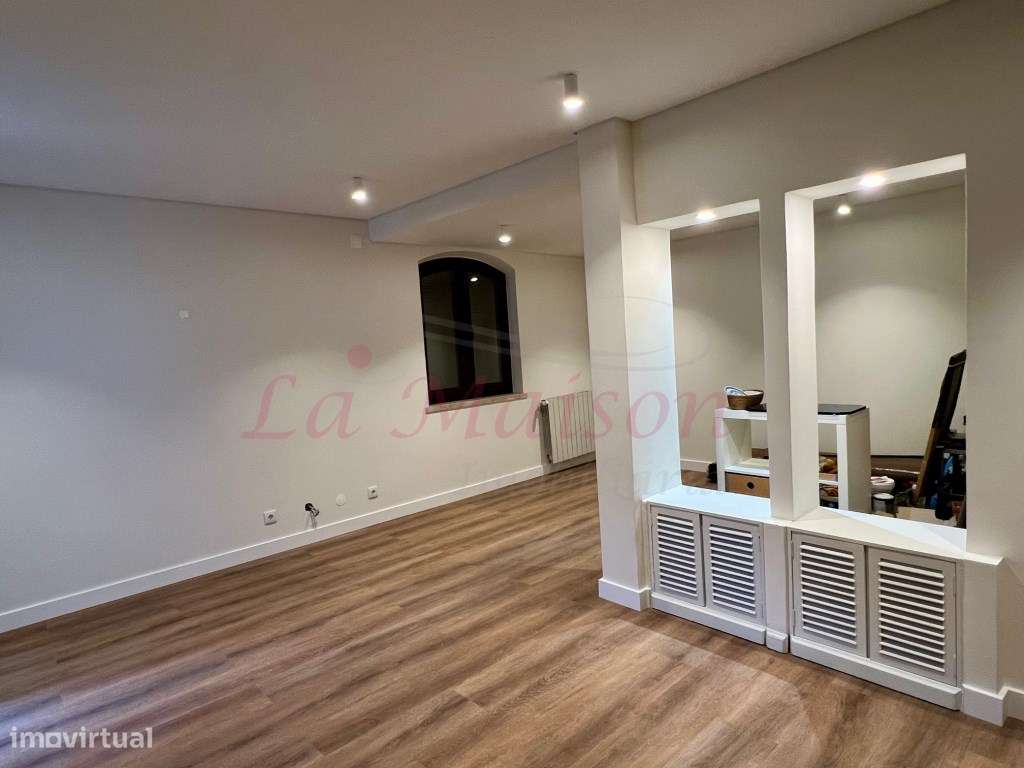 Moradia V4 Duplex no Centro de Loures-16