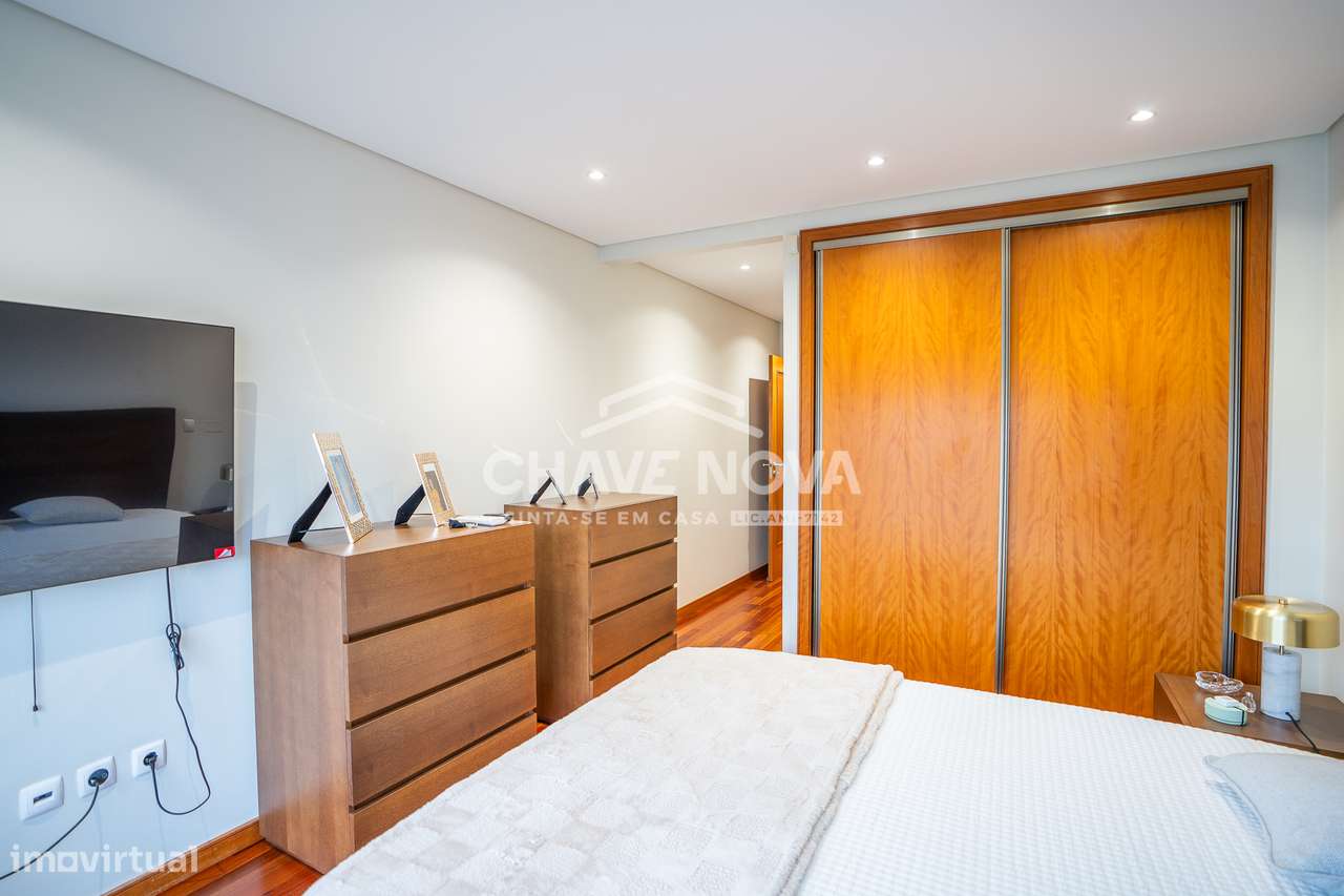 Andar Moradia T3 em S. Mamede do Coronado - Como Novo-18