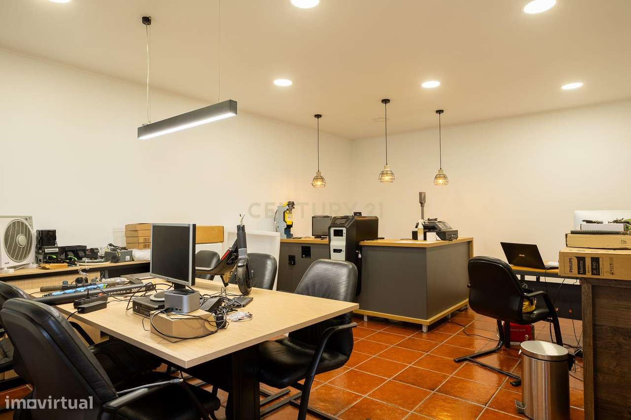 Quinta de 7800 m2  com Casa Principal T3, Apartamento T1 e 6 quartos i-14