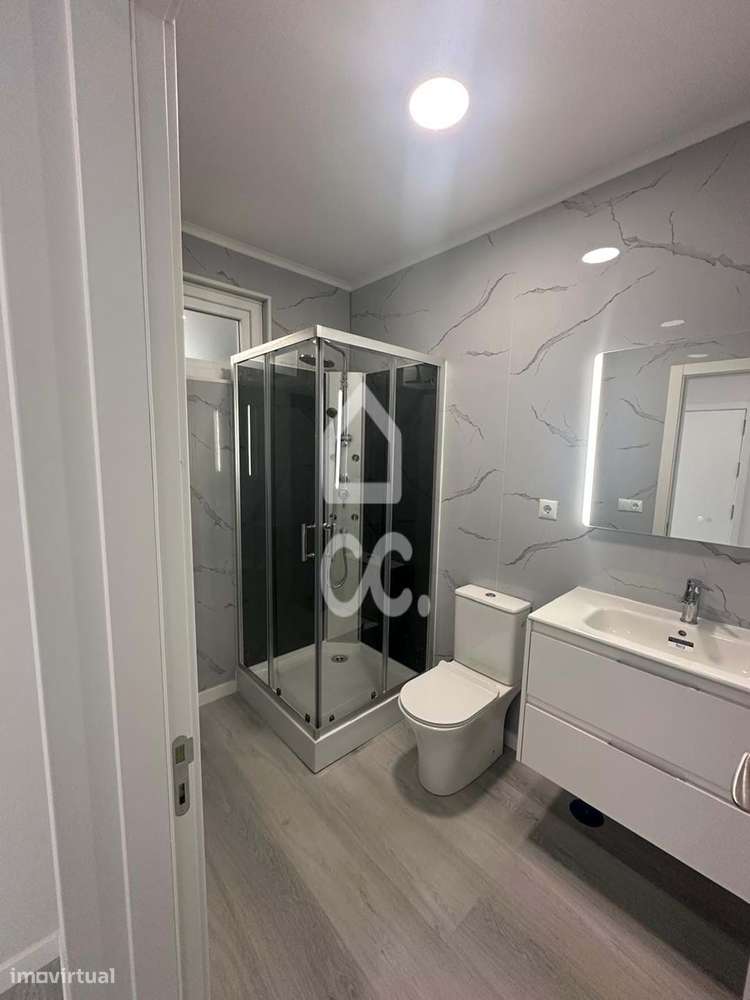 Apartamento T2 remodelado com arrecadação - Oeiras-14