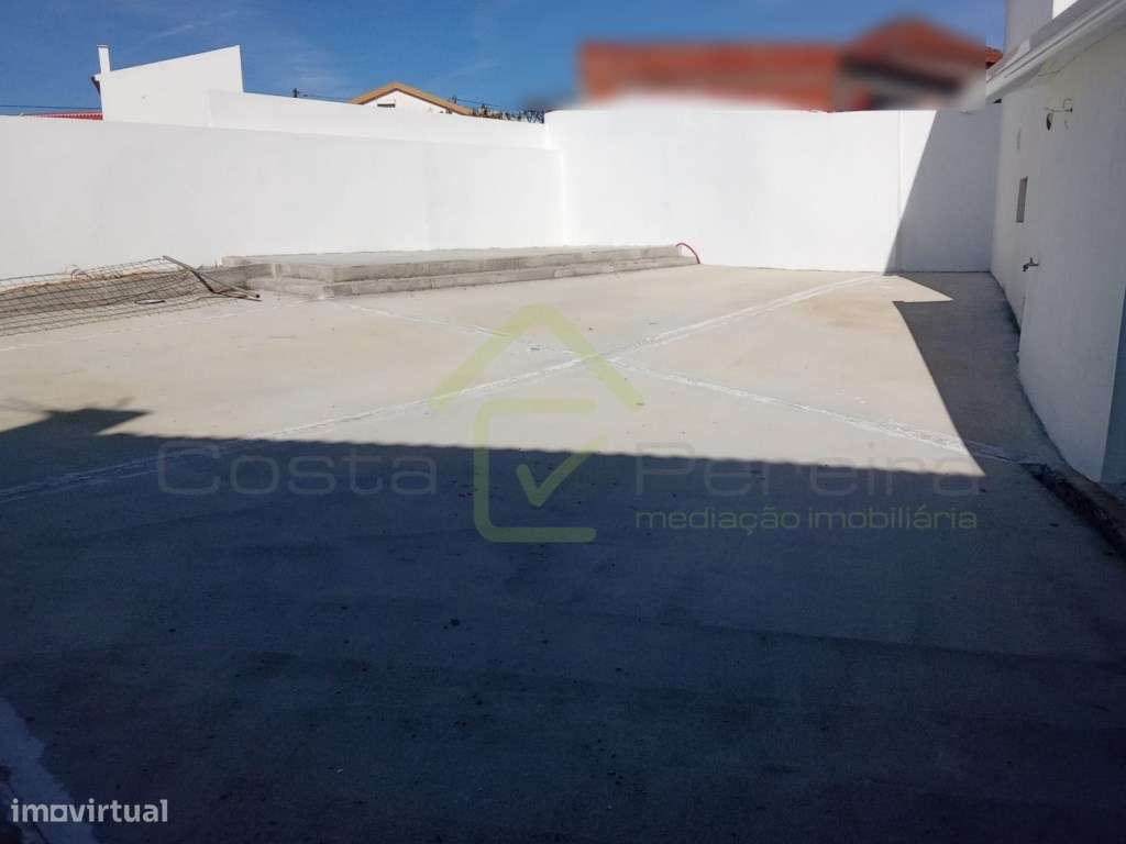 Moradia t3 com espaço exterior a minutos das praias-21