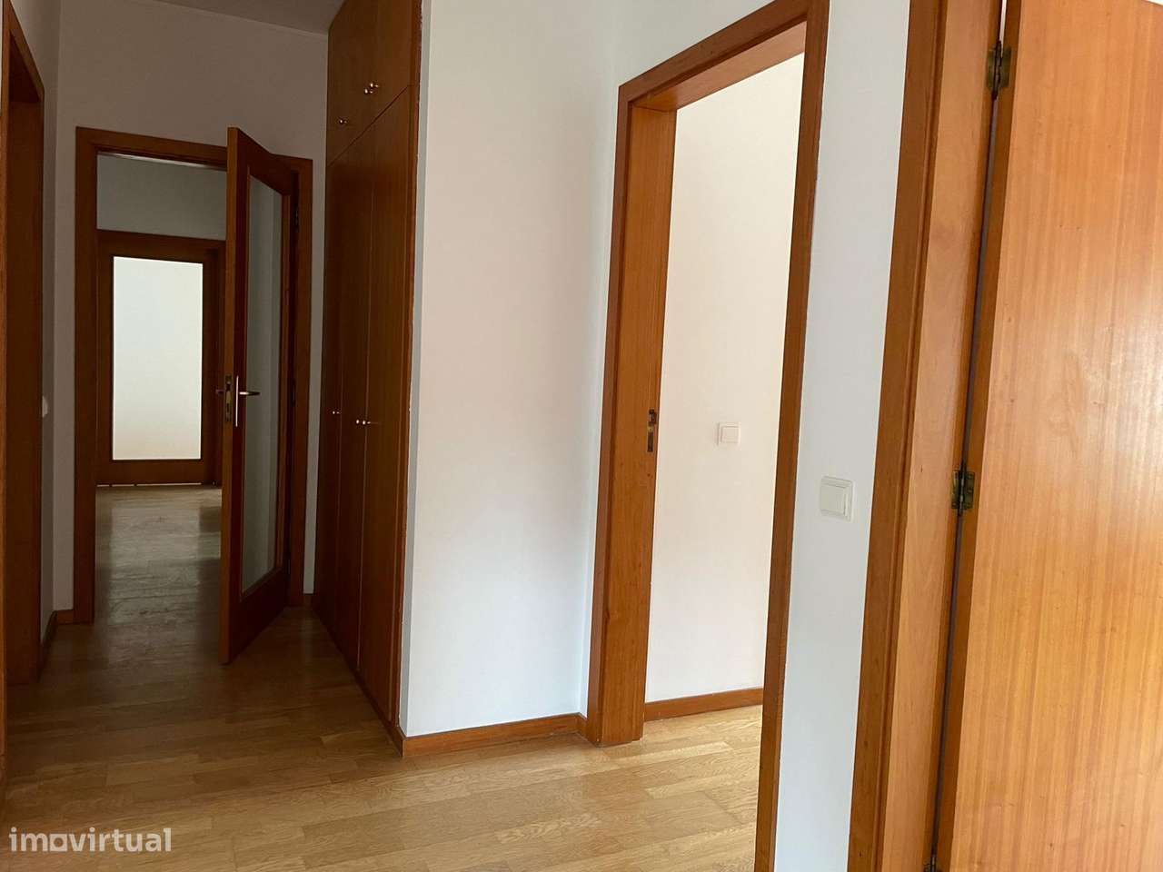 Apartamento T3 Espaçoso com Garagem e Elevador em Águas Santas - Grande imagem: 4/16