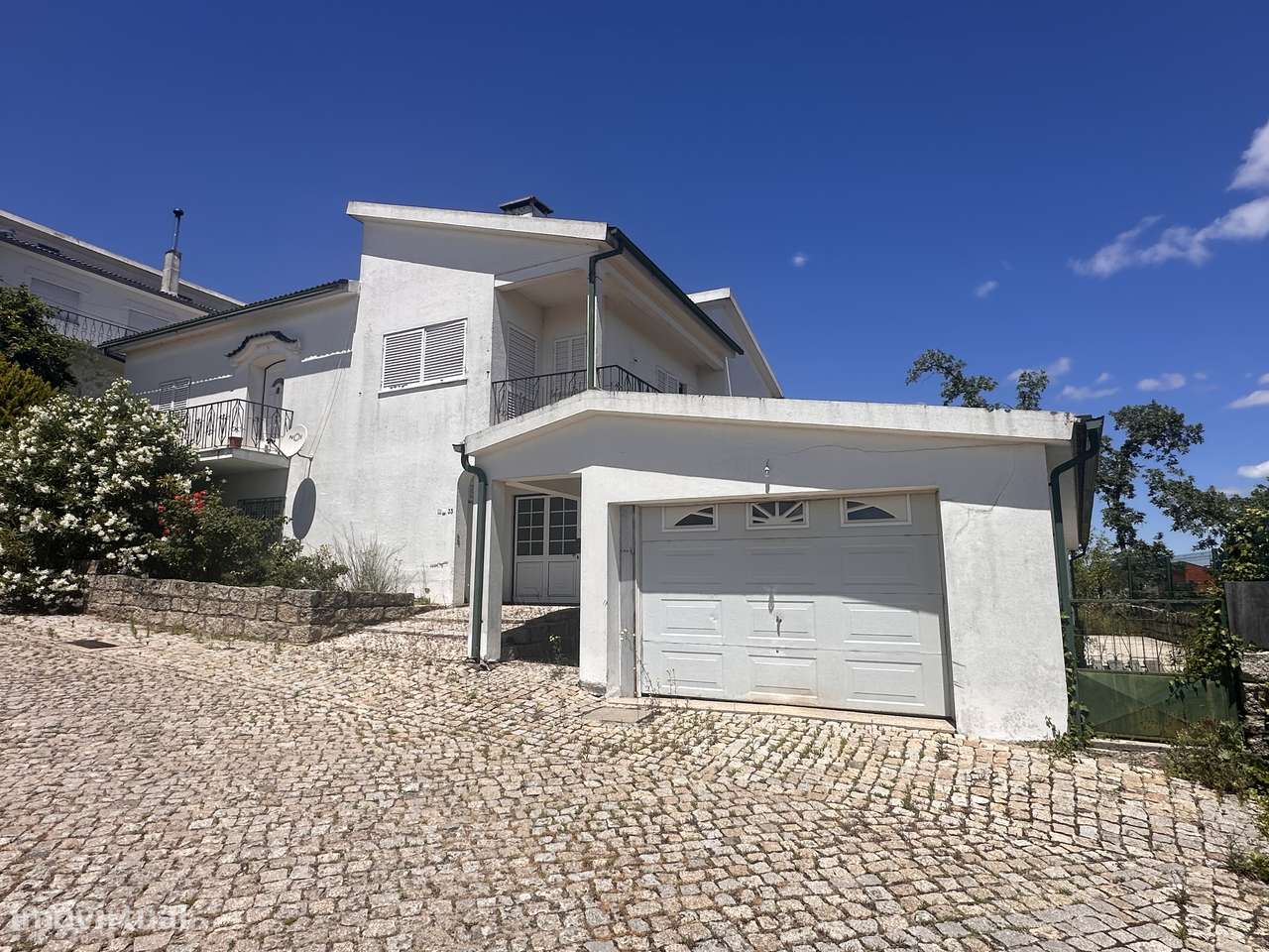 Moradia T4 com jardim e garagem em Sernancelhe-20