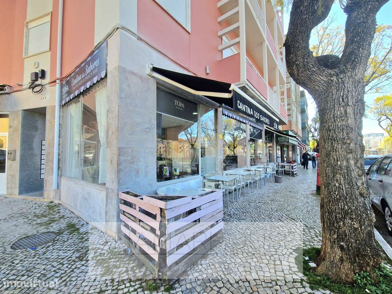 Pastelaria com esplanada junto à estação da Amadora | Investimento Gar-5