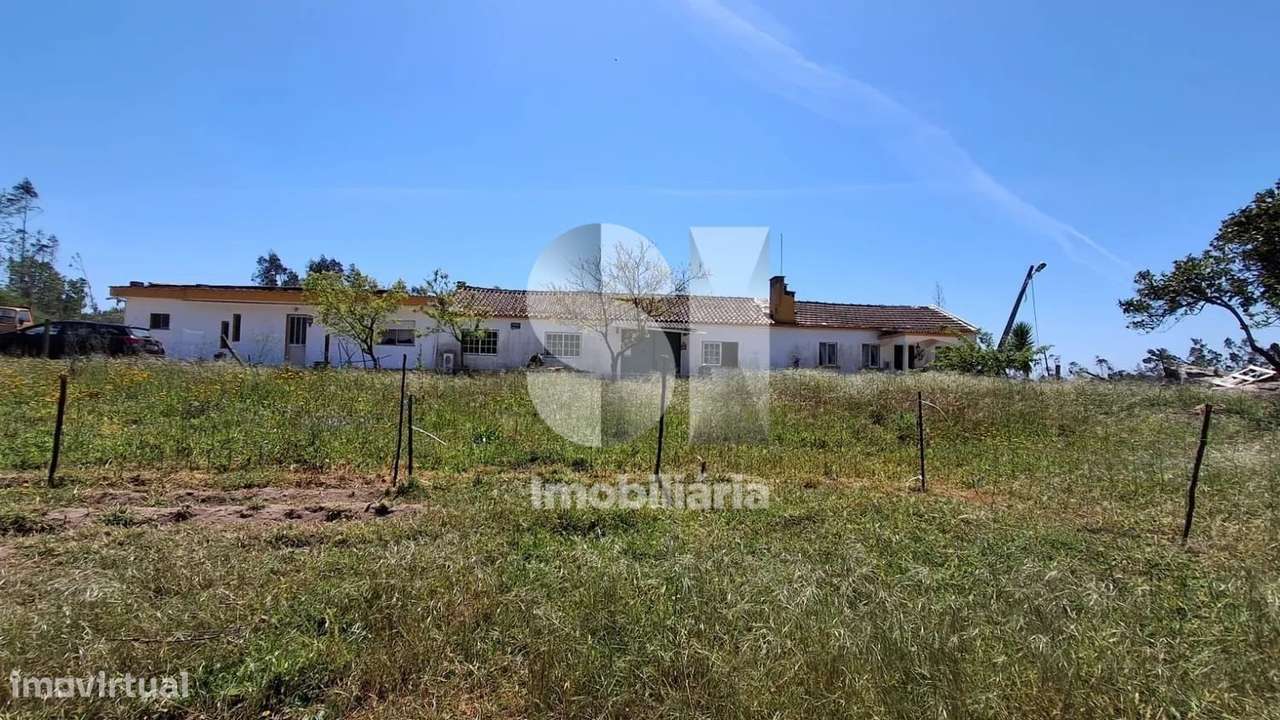 Quinta Rural com 7.900 m² e Três Construções Existentes-7