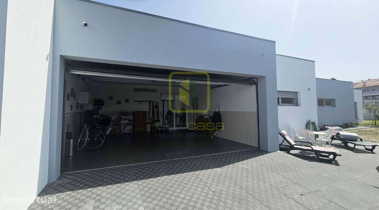 Moradia de Luxo a 5 Minutos da Praia da Barra-31