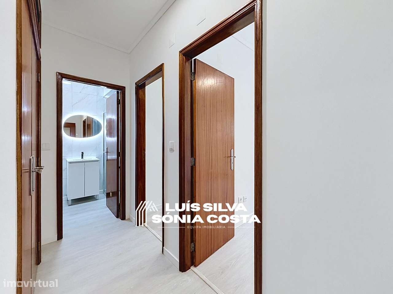 Apartamento T2 Semi-Remodelado c/ Garagem, Marquise & no Centro de...-18