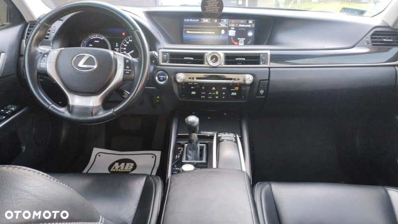 Lexus GS 300h - 12