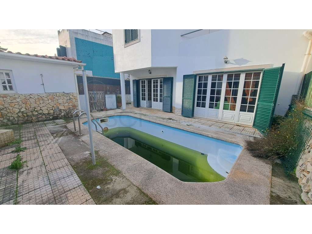 Moradia T3 +1 independente com garagem e piscina em Sesimbra-36