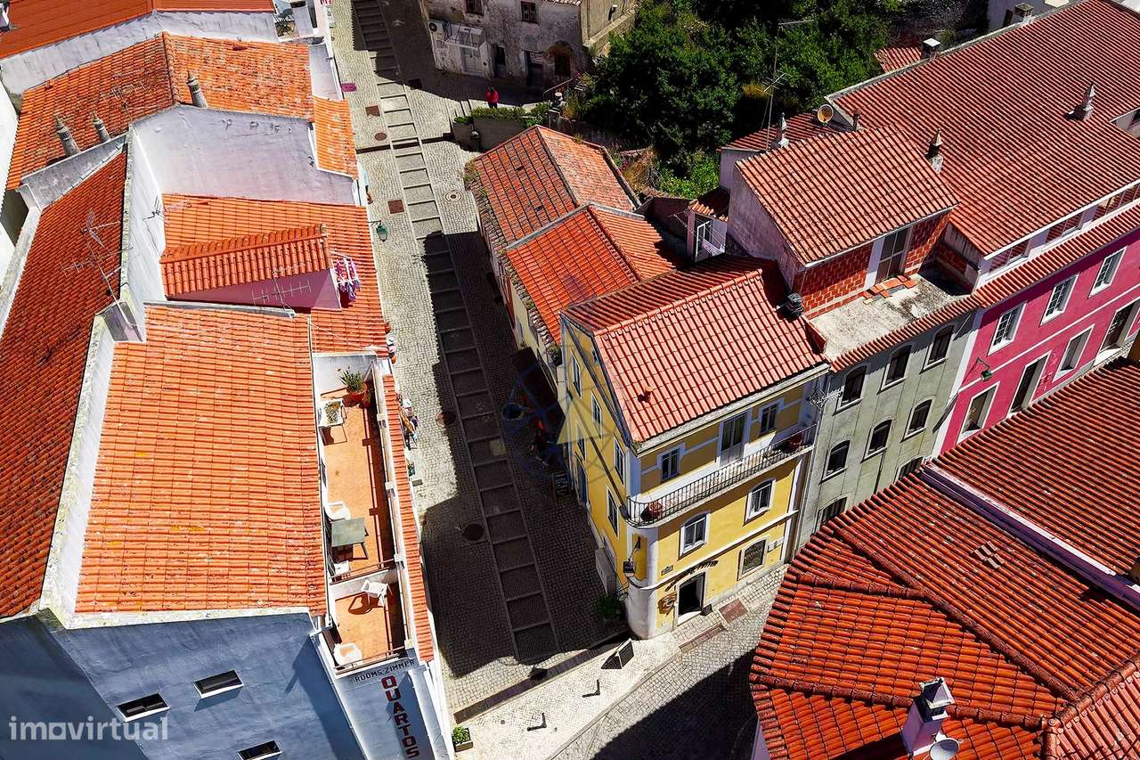Edifício com Loja e Habitação, Charme, Investimento e Rendimento  no C-37
