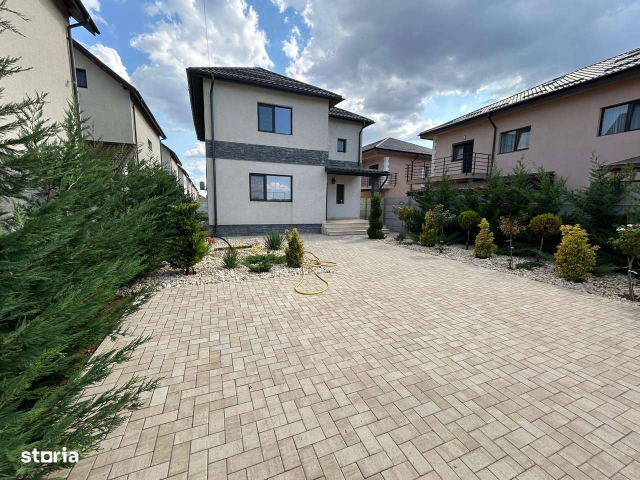 Vila individuala P+1 { Mobilata + utilata } - Teren 566 mp - Imagine principală: 1/20