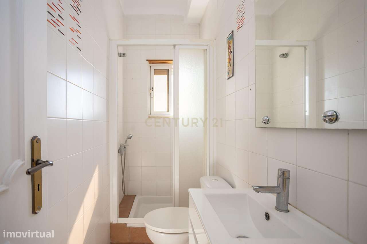 Apartamento T3 em Almada com Excelente Localização-38