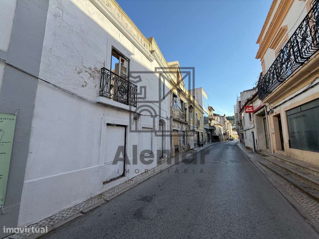 Prédio para remodelação no centro de Alenquer-13