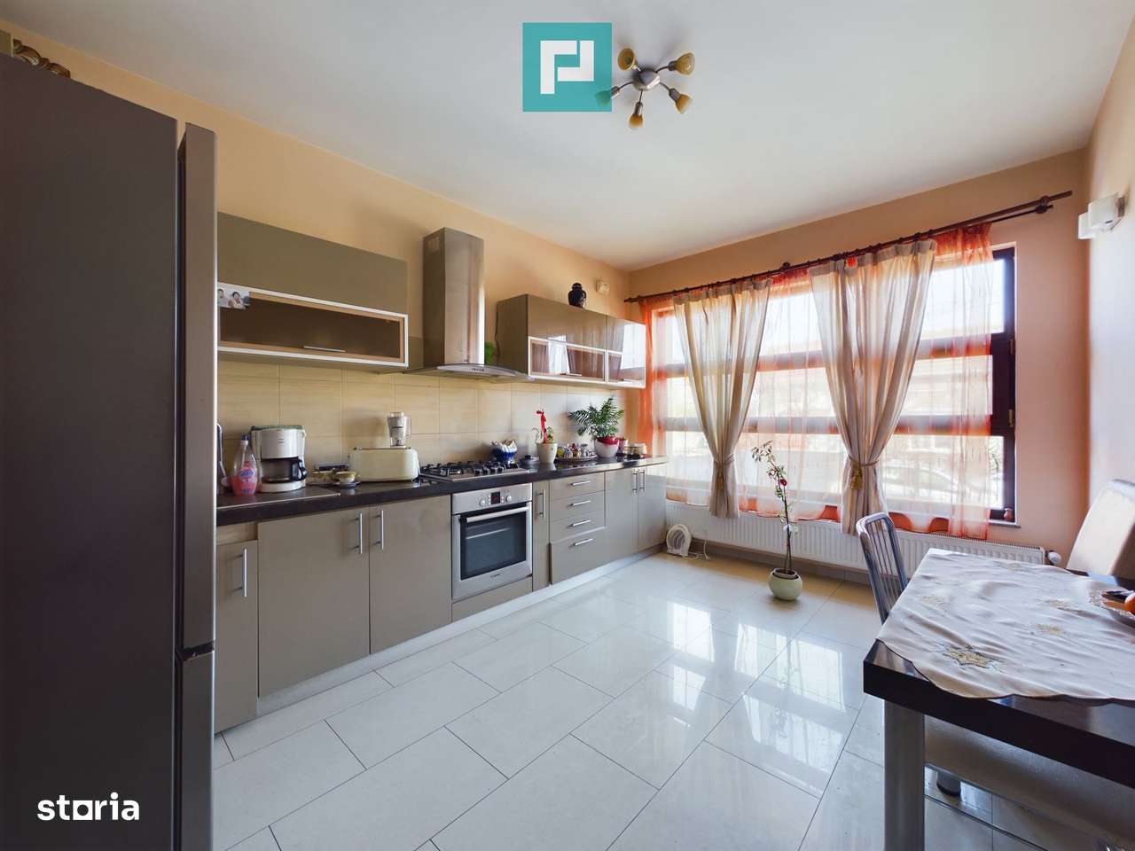 Vilă spațioasă cu 8 camere, Grădiște - Imagine principală: 4/20