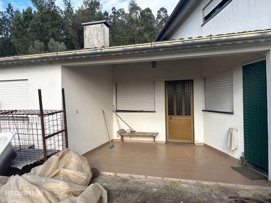 Moradia sita em Rio de Couro e Casal dos Bernardos-3