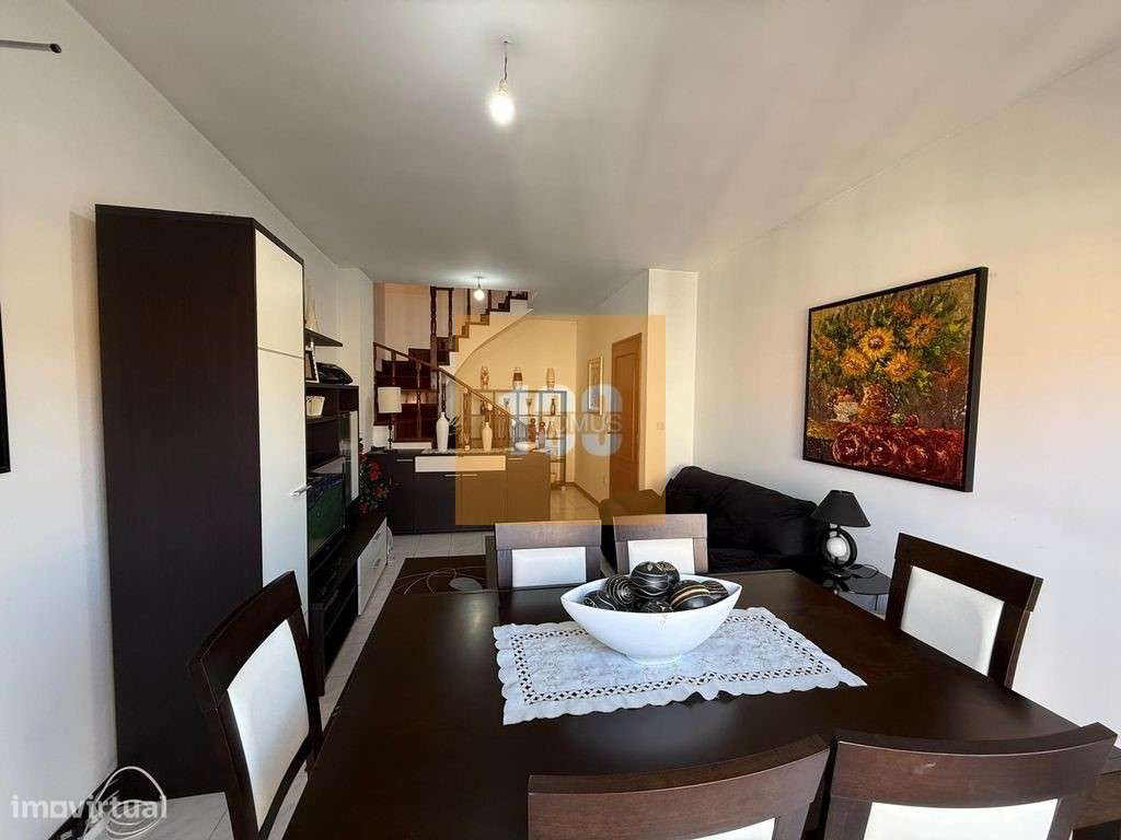 T2 Duplex c/ varanda a Costa Cabral - Grande imagem: 3/30