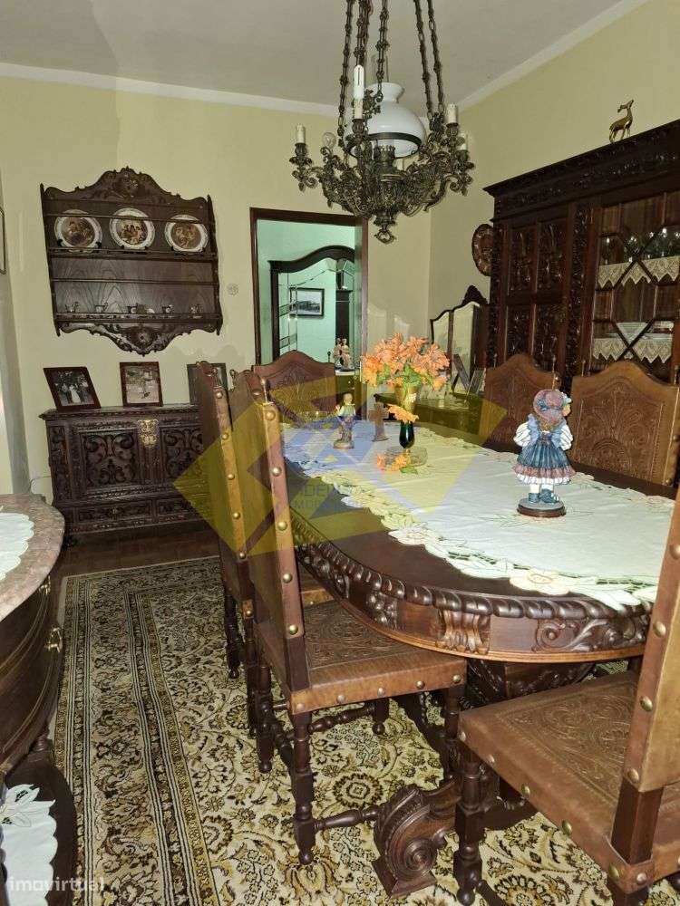 Moradia T4+T1 em Felgueiras (Centro da cidade)-21