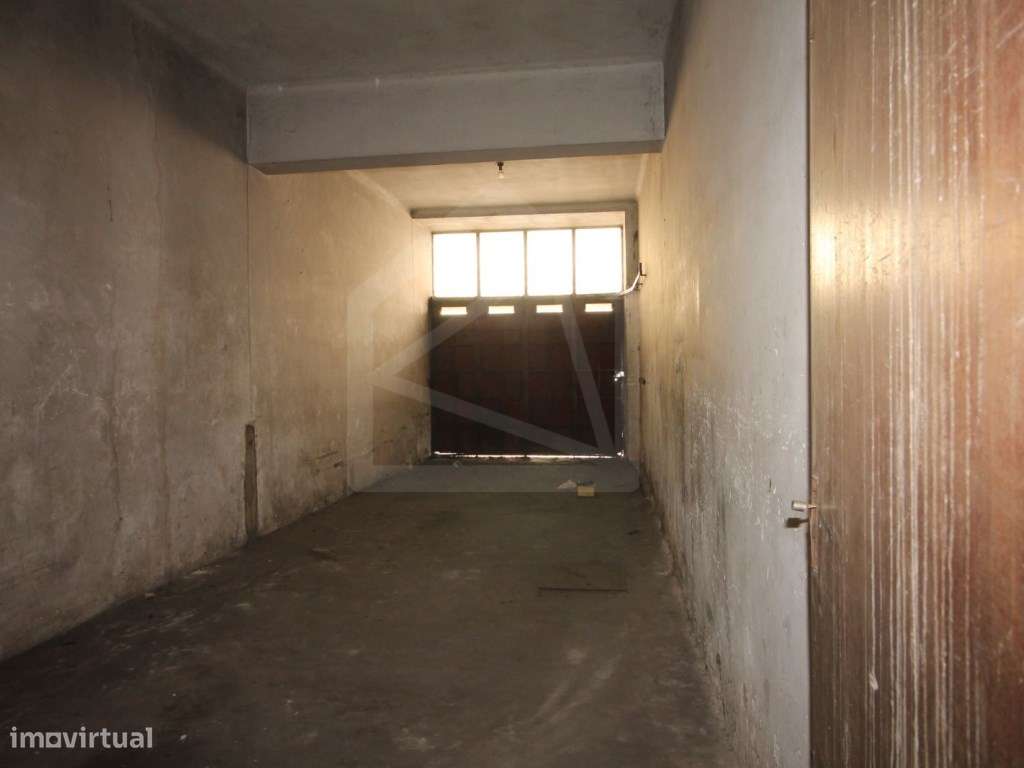 Casa de habitação e comércio em São João da Madeira - Grande imagem: 4/16